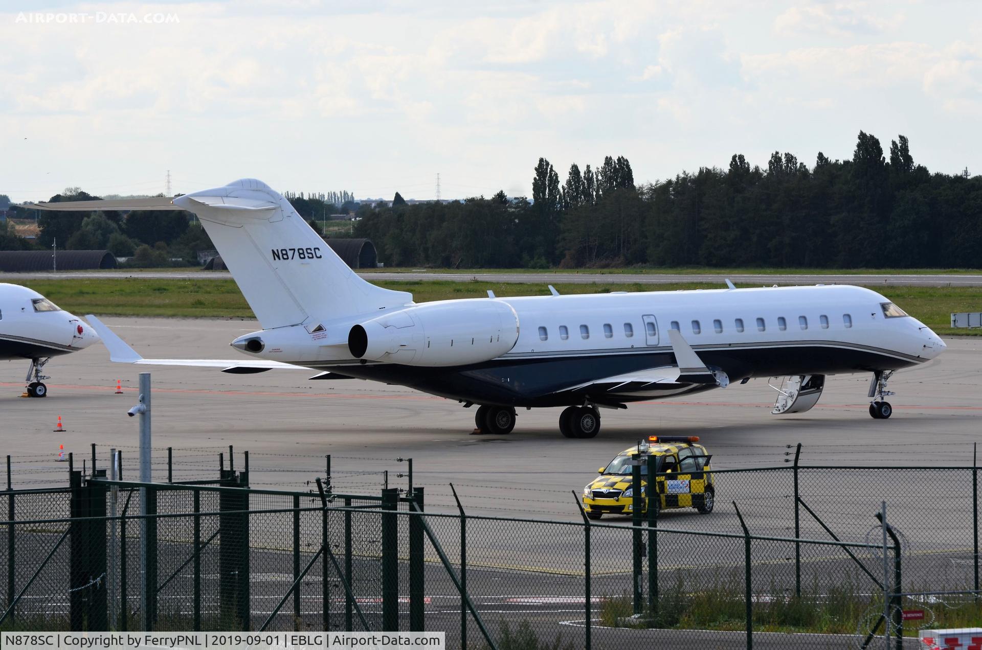 N878SC, 2014 Bombardier BD-700-1A10 Global 6000 C/N 9614, Glex waiting for its pax in LGG