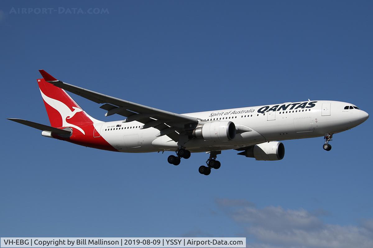 VH-EBG, 2007 Airbus A330-202 C/N 887, finals to 2-5