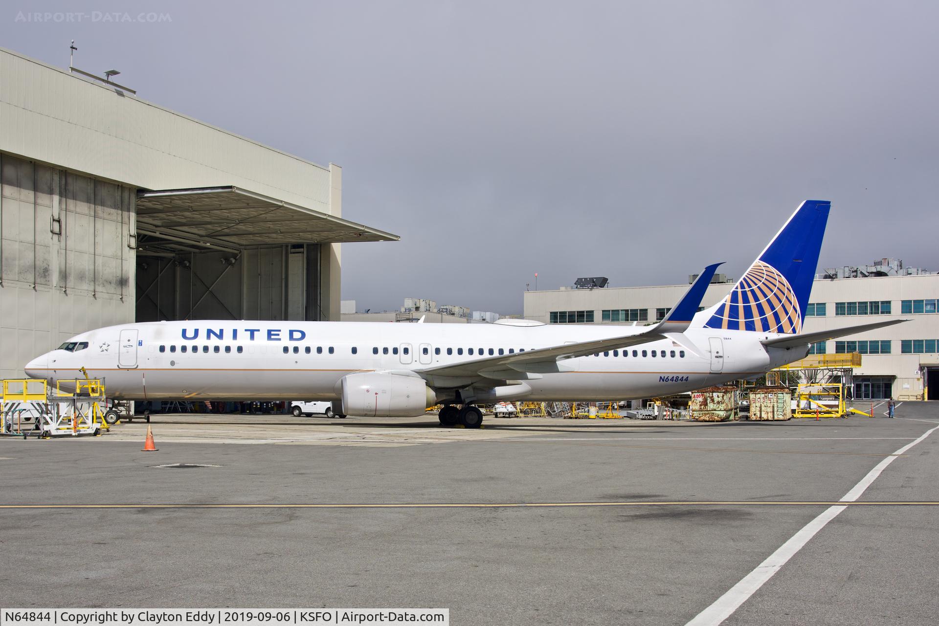N64844, 2015 Boeing 737-900/ER C/N 42184, SFO 2019.