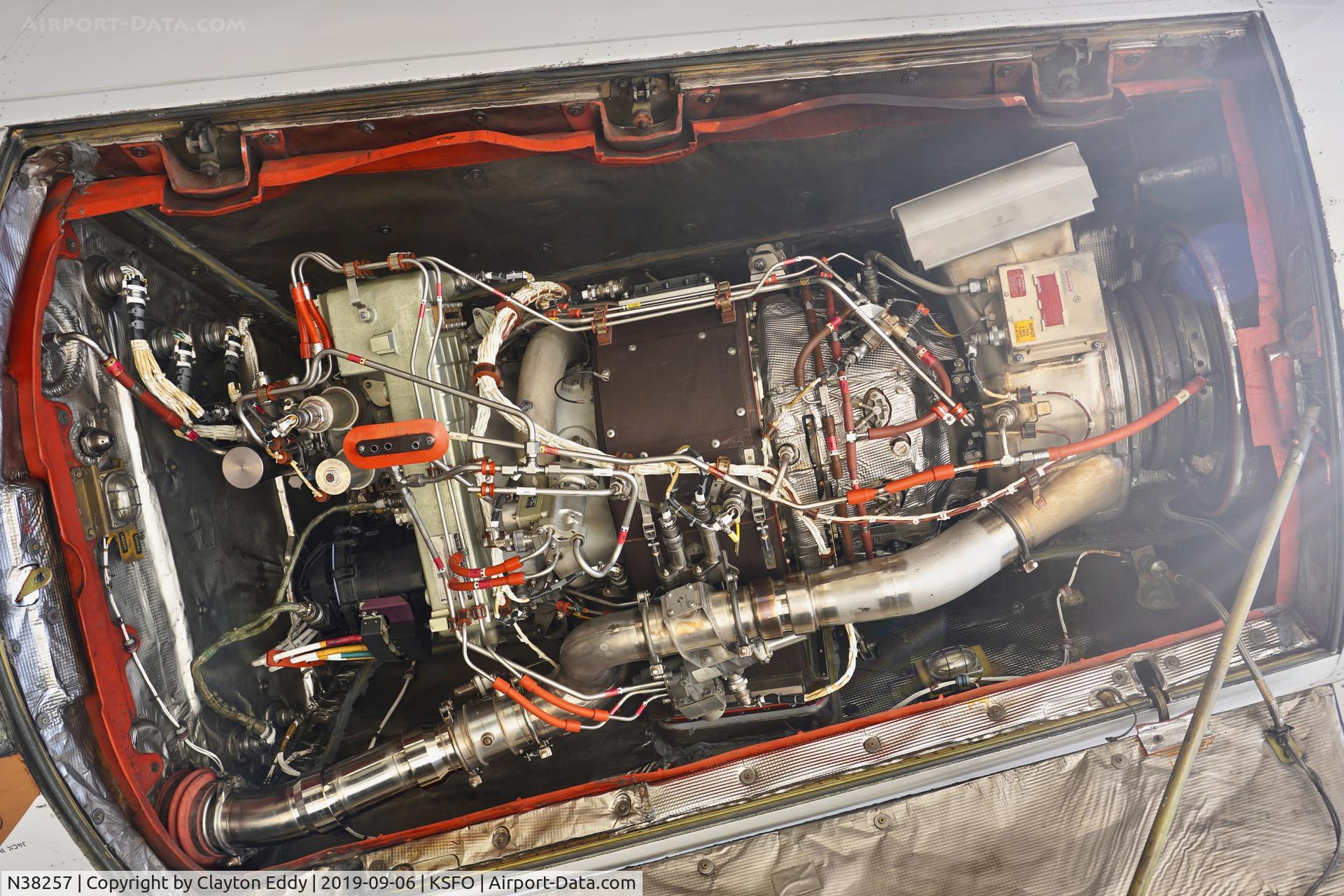 N38257, 2000 Boeing 737-824 C/N 30612, APU SFO 2019.