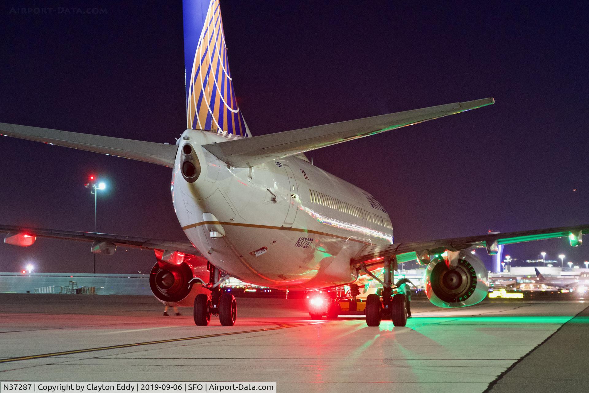 N37287, 2004 Boeing 737-824 C/N 31636, SFO 2019.