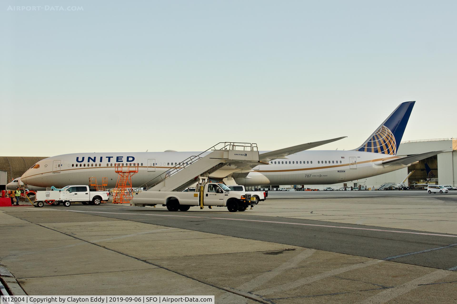 N12004, 2019 Boeing 787-10 Dreamliner Dreamliner C/N 60139, SFO 2019.
