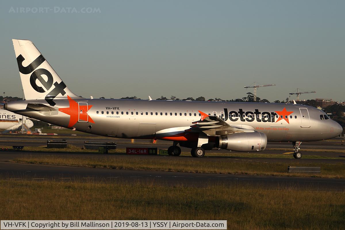 VH-VFK, 2012 Airbus A320-232 C/N 5334, taxiing