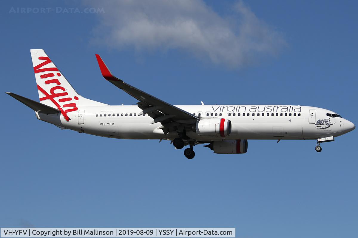 VH-YFV, 2015 Boeing 737-8FE C/N 41030, finals to 2-5