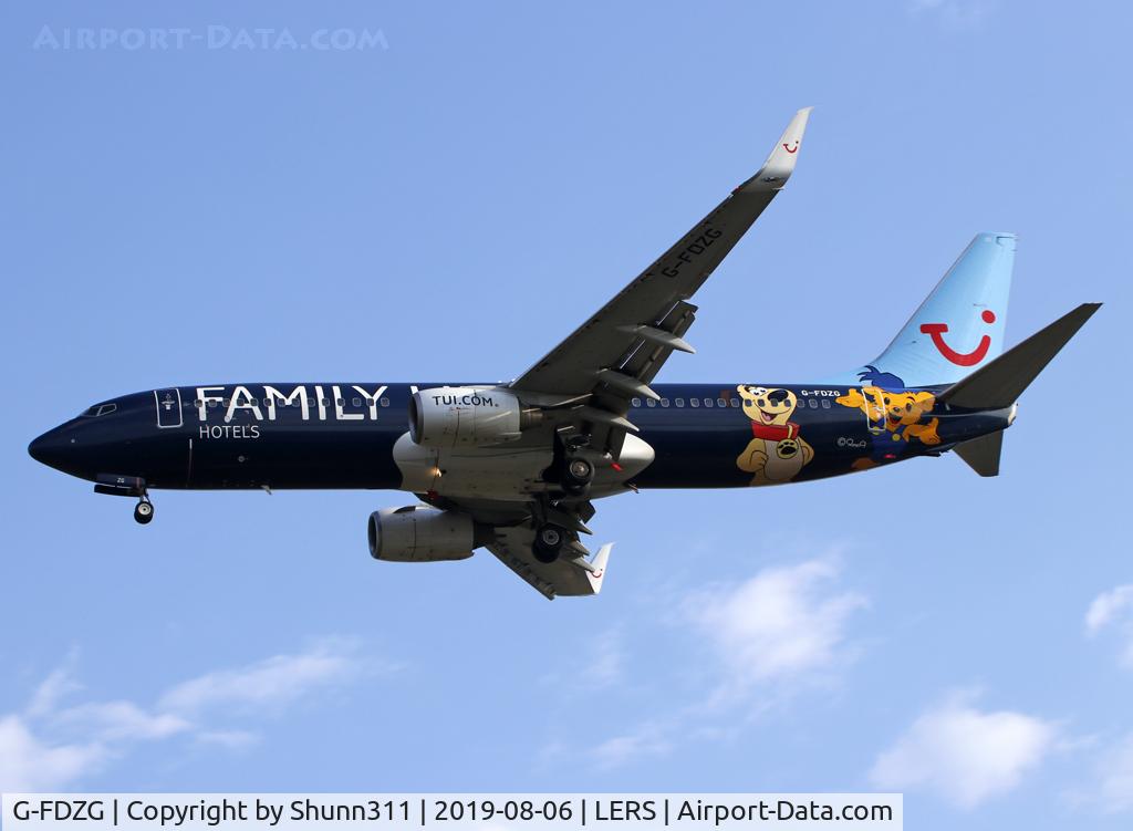 G-FDZG, 2008 Boeing 737-8K5 C/N 35139, Landing rwy 25 in Family Life c/s