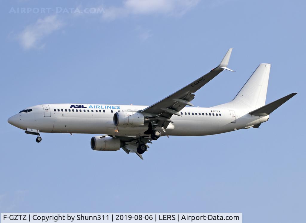 F-GZTZ, 2001 Boeing 737-8K5 C/N 30883, Landing rwy 25... Tui Airlines UK flight...