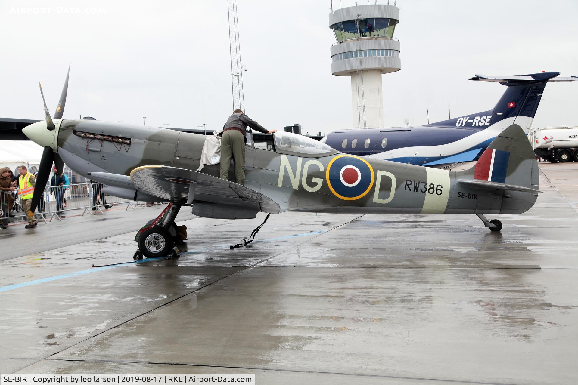 SE-BIR, 1945 Supermarine 361 Spitfire LF.XVIe C/N CBAF.IX.4644, Roskilde Air Show 17.8.2019