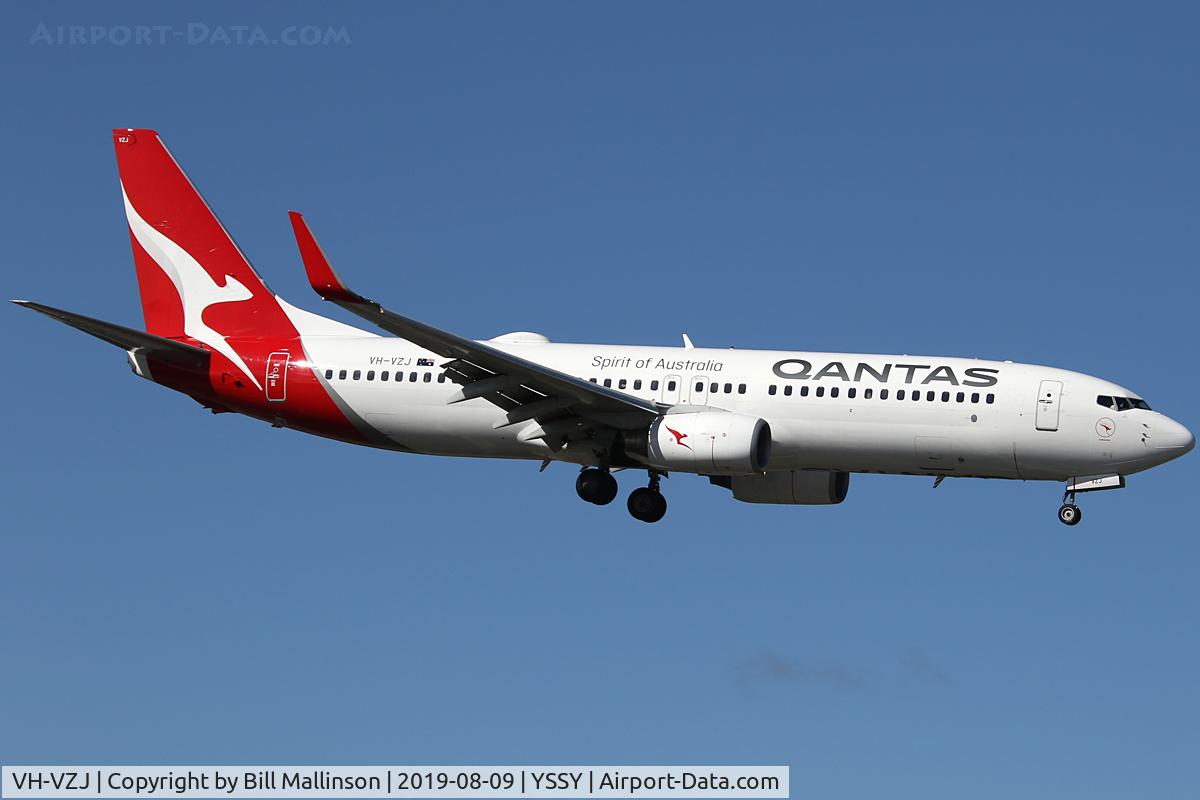 VH-VZJ, 2011 Boeing 737-838 C/N 34185, finals to 2-5