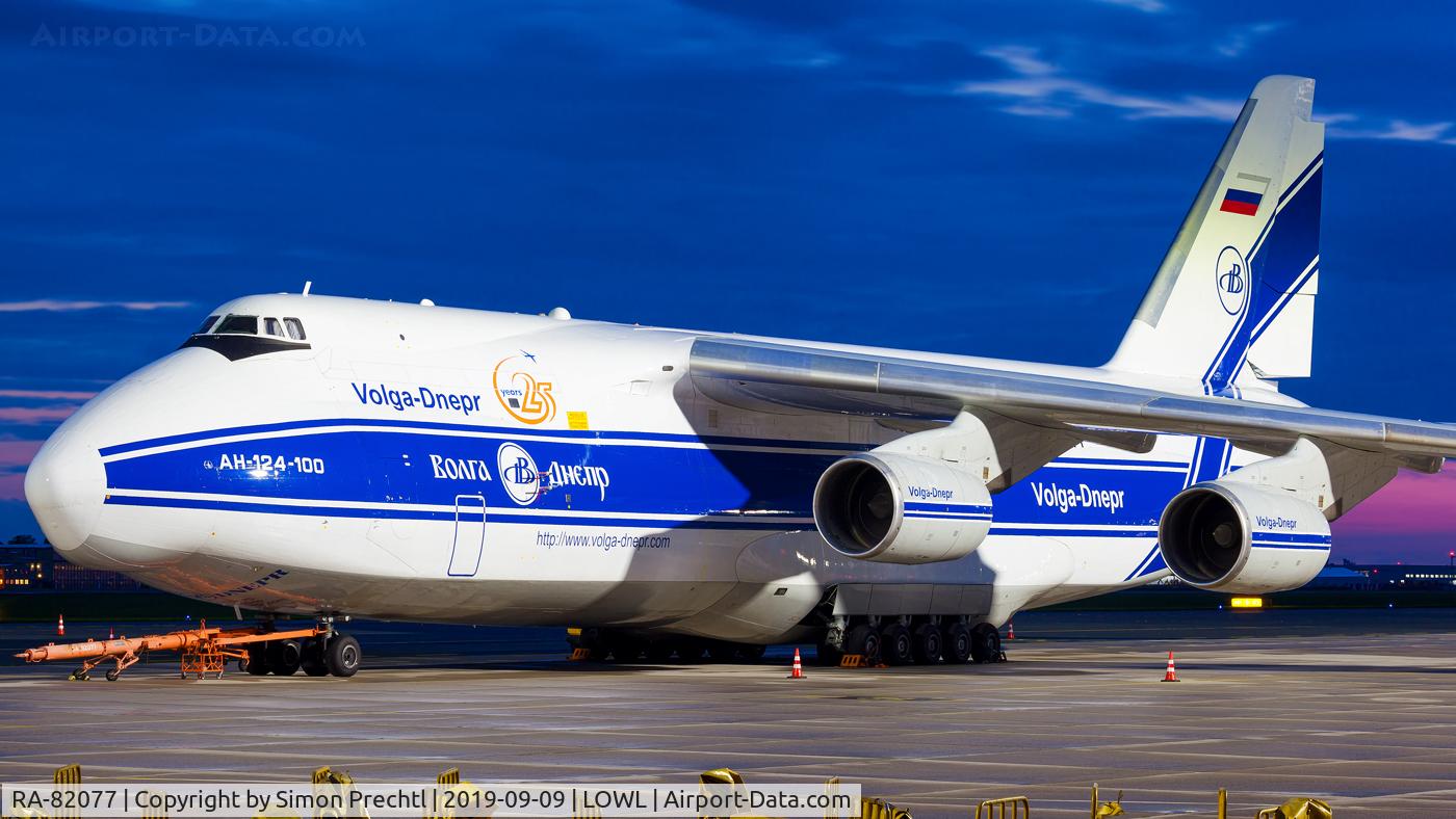 RA-82077, 1995 Antonov An-124-100 Ruslan C/N 9773054459151/0709, RA-82077 @ Linz Airport