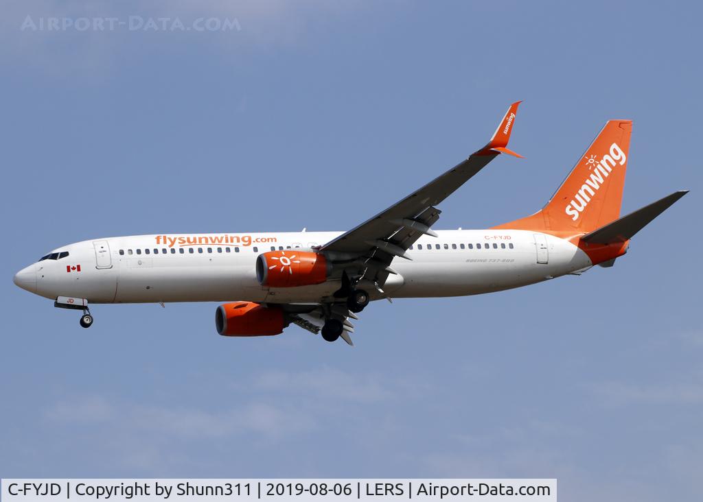 C-FYJD, 2015 Boeing 737-8Q8 C/N 41807, Landing rwy 25