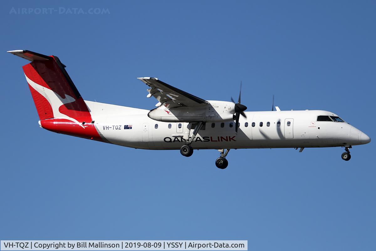 VH-TQZ, 2000 De Havilland Canada DHC-8-315Q Dash 8 C/N 555, finals to 2-5