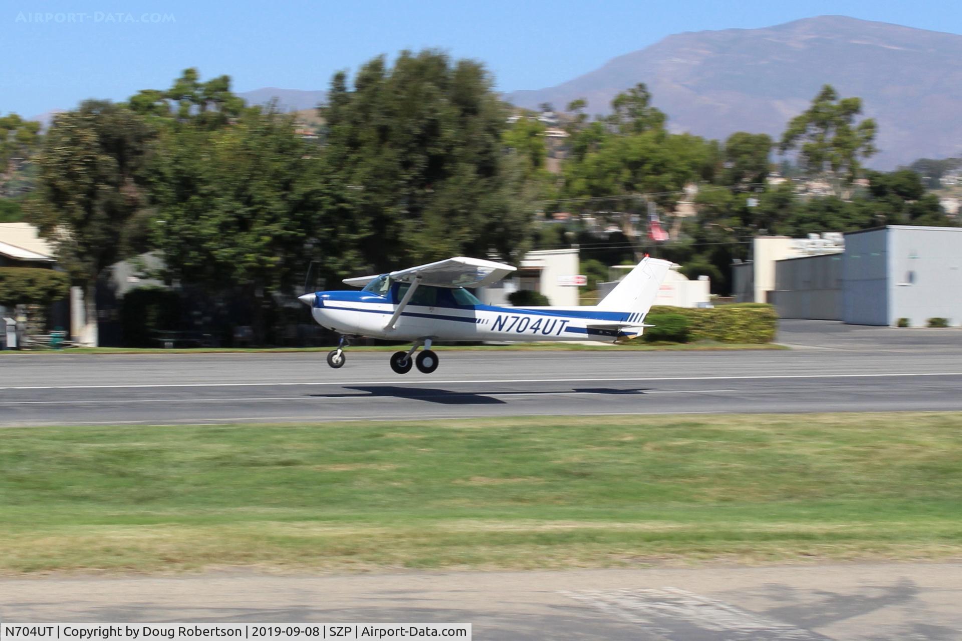 N704UT, 1976 Cessna 150M C/N 15078891, 1976 Cessna 150M, Continental O-200 100 Hp, landing Rwy 22