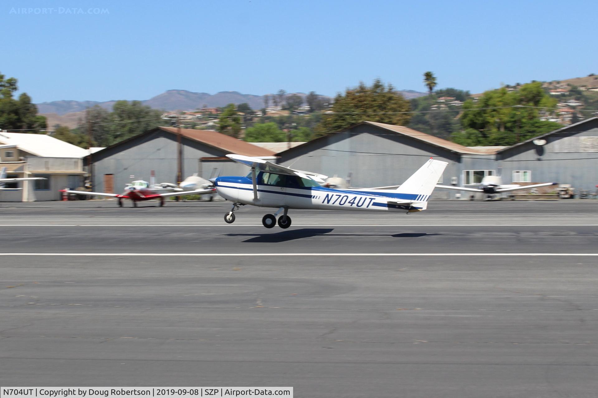 N704UT, 1976 Cessna 150M C/N 15078891, 1976 Cessna 150M, Continental O-200 100 Hp, near touchdown Rwy 22