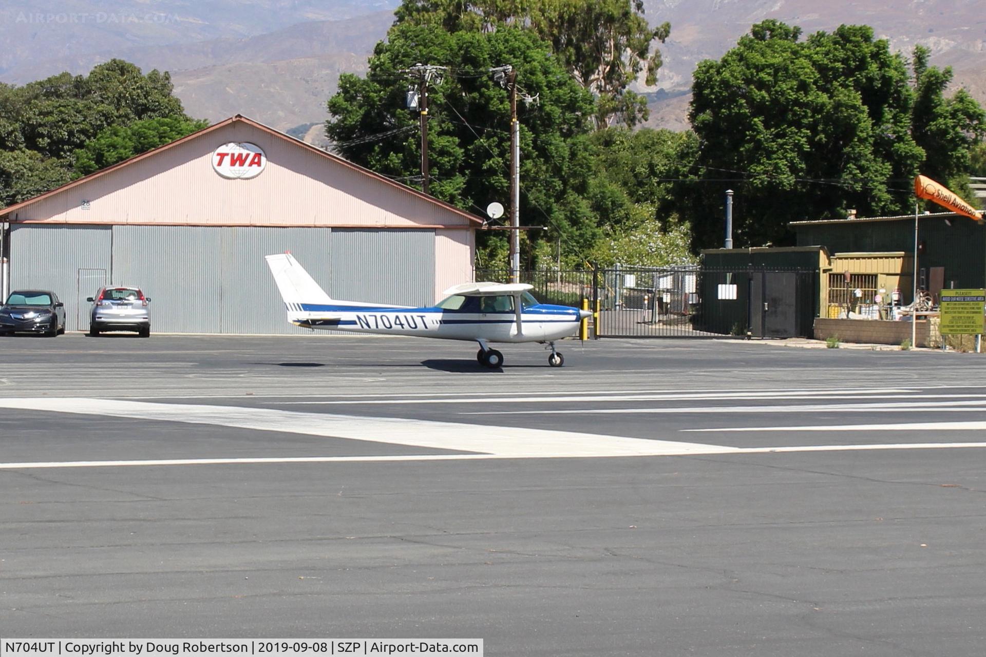 N704UT, 1976 Cessna 150M C/N 15078891, 1976 Cessna 150M, Continental O-200 100 Hp, holding short Runway 22