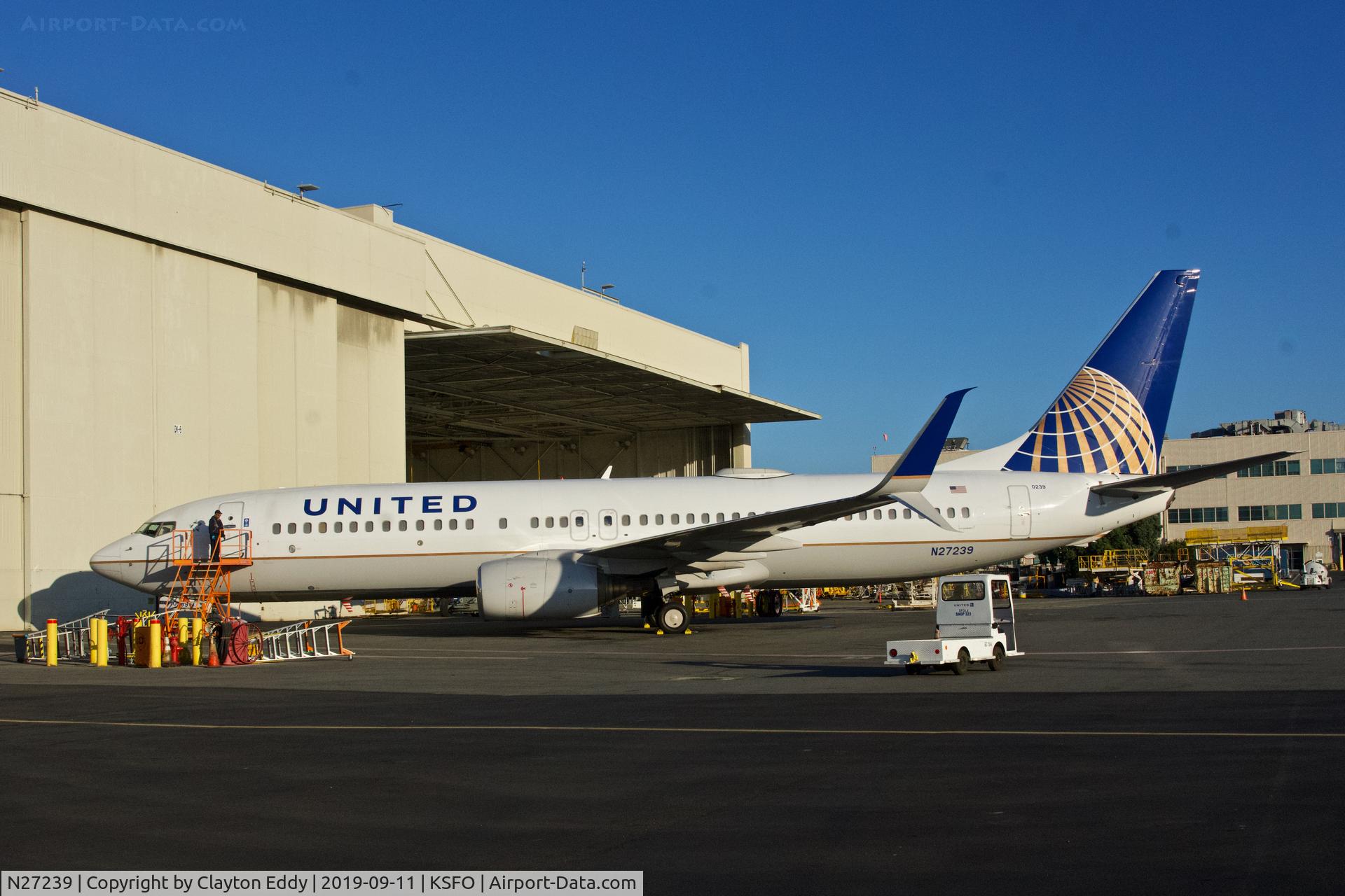 N27239, 1999 Boeing 737-824 C/N 28951, SFO 2019.