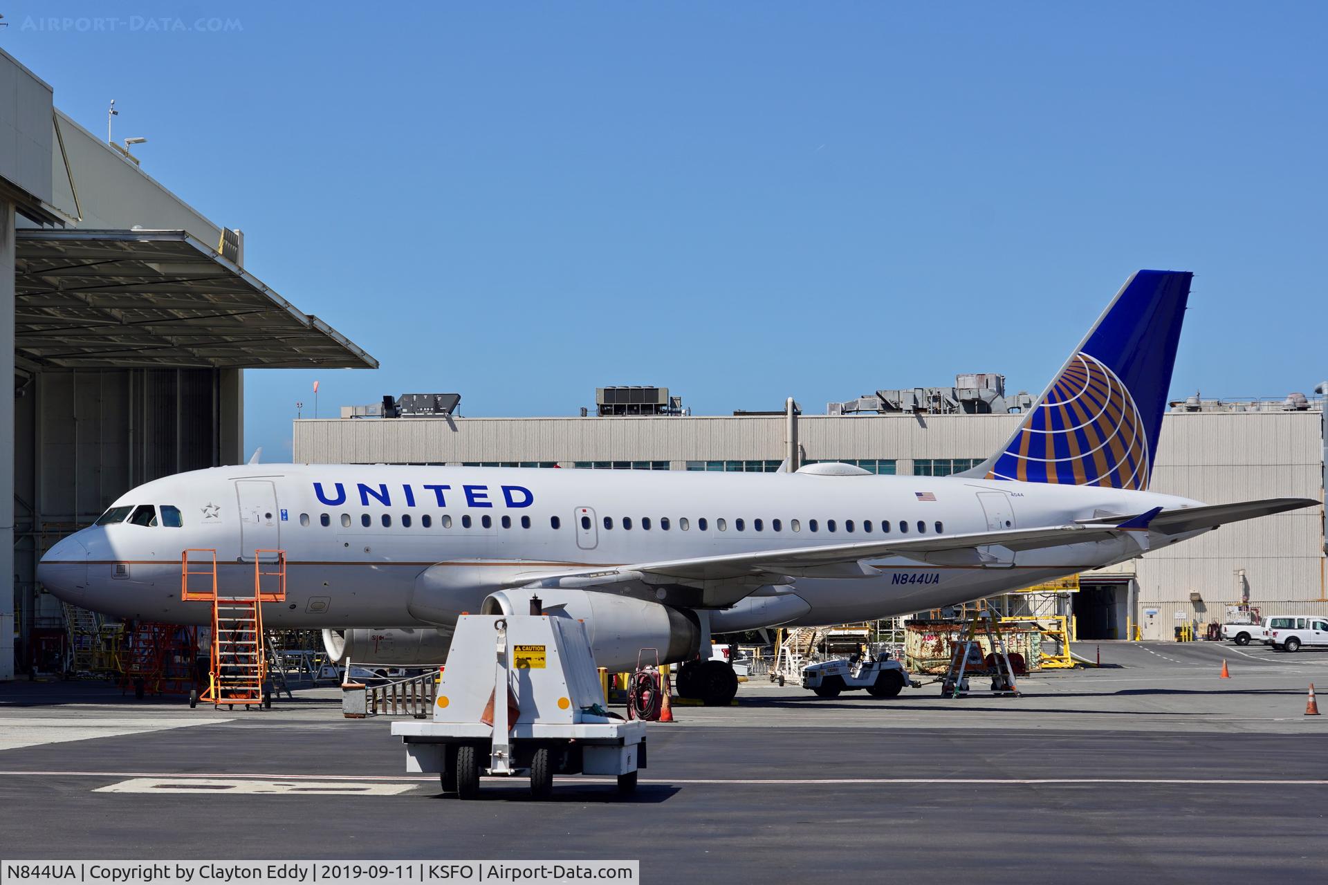 N844UA, 2001 Airbus A319-131 C/N 1581, SFO 2019.