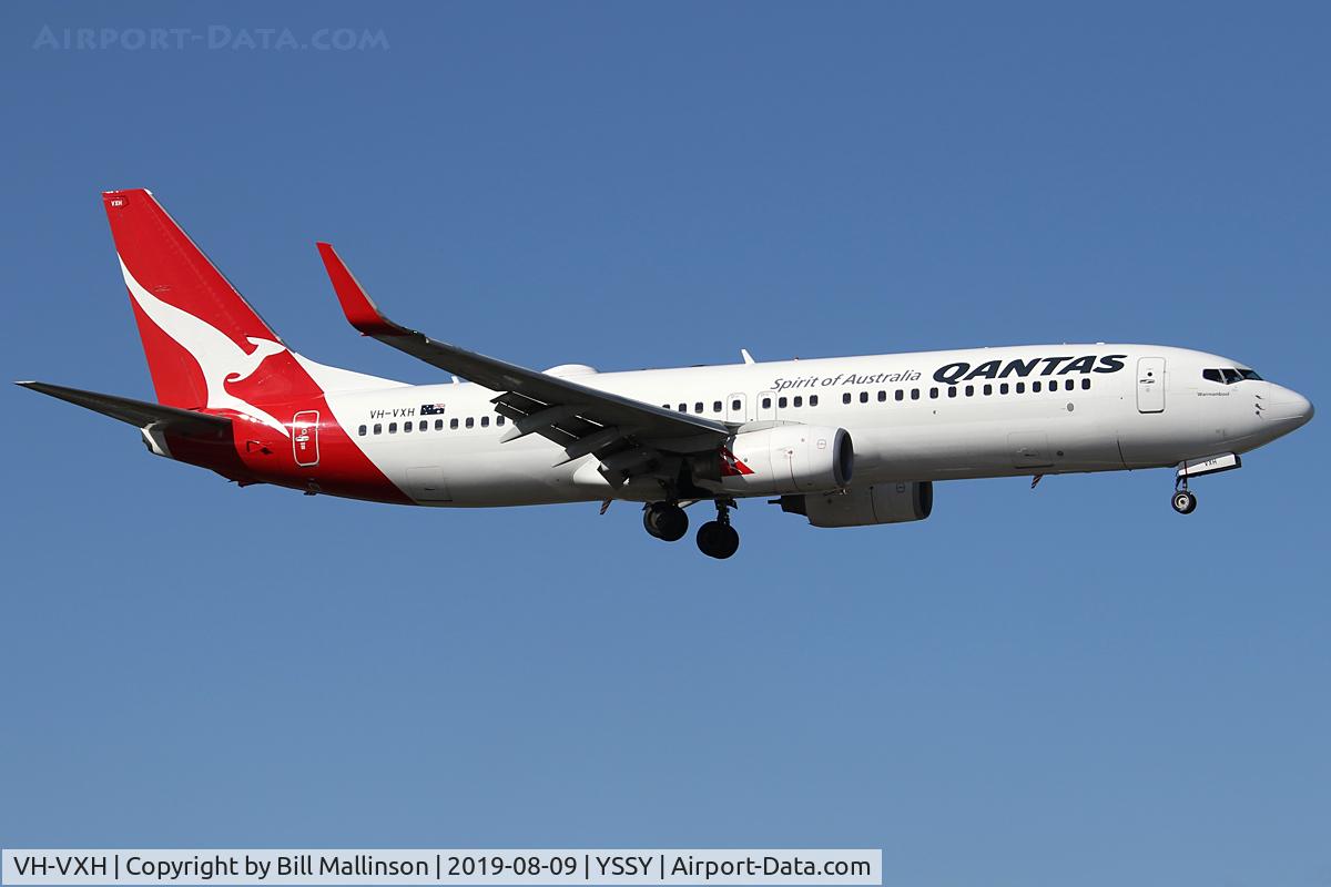 VH-VXH, 2002 Boeing 737-838 C/N 33478, finals to 2-5