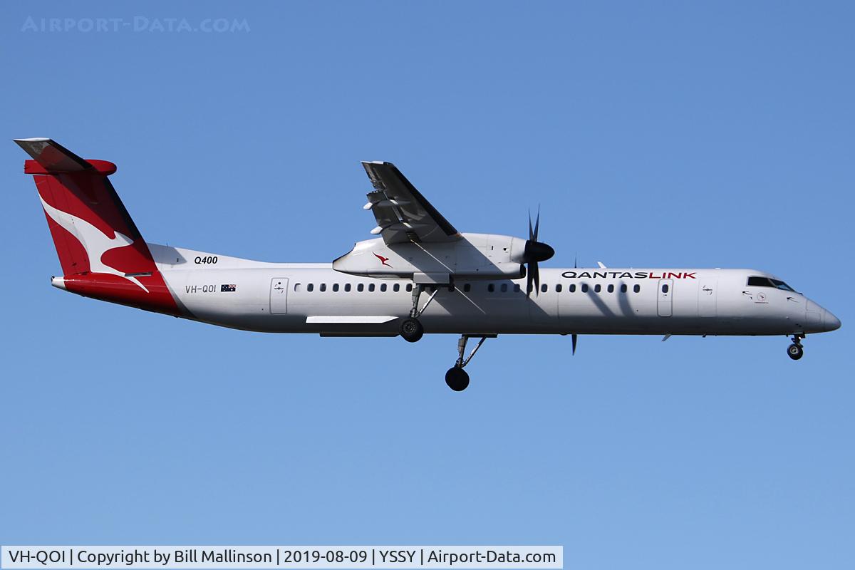 VH-QOI, 2007 De Havilland Canada DHC-8-402Q Dash 8 C/N 4189, finals to 2-5