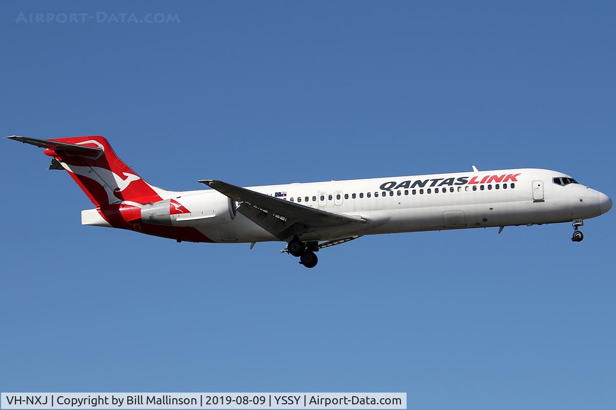 VH-NXK, 2001 Boeing 717-231 C/N 55092, finals to 2-5