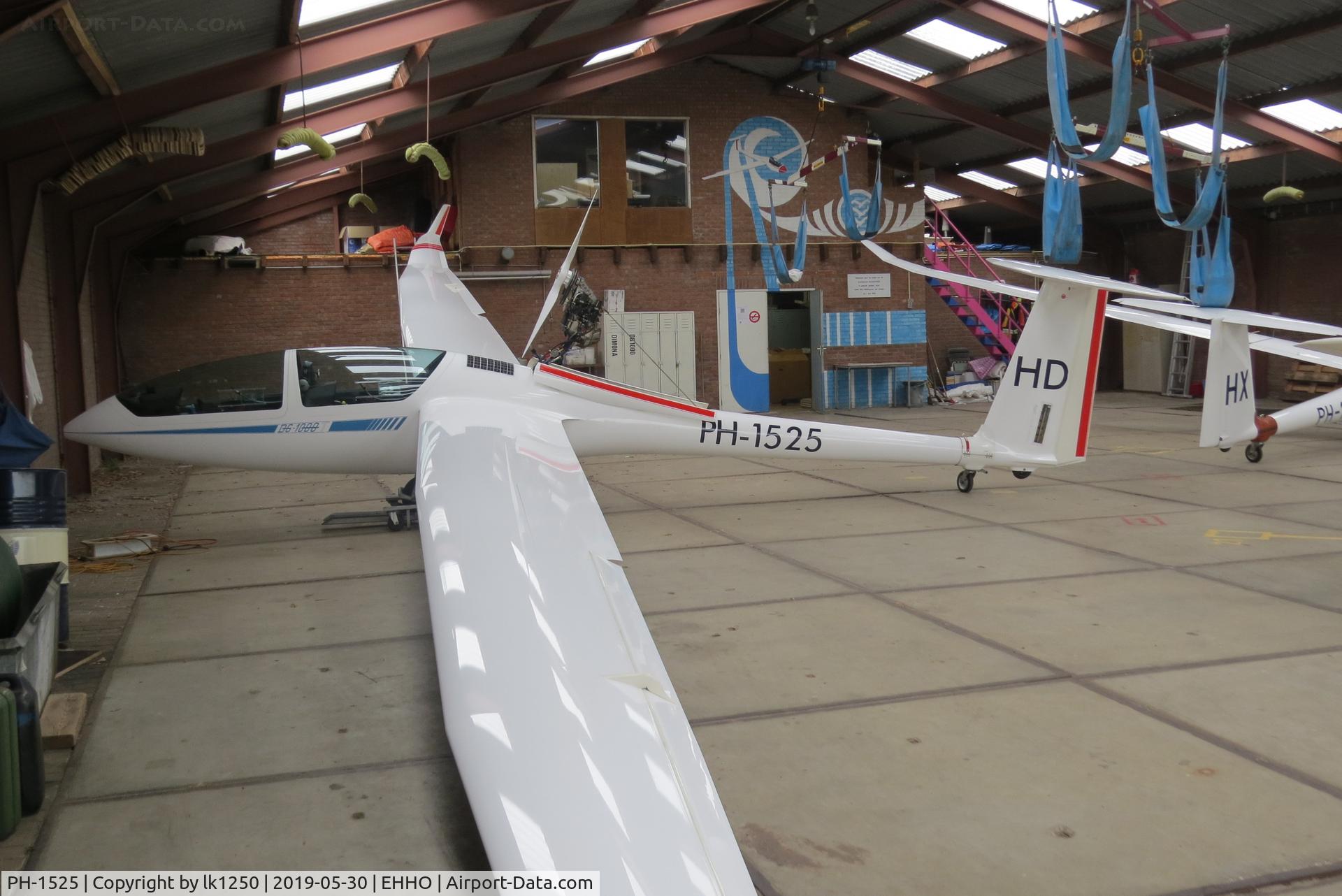 PH-1525, DG Flugzeugbau DG-1000T C/N xxxx, At the 2019 Wings and Wheels in Hoogeveen