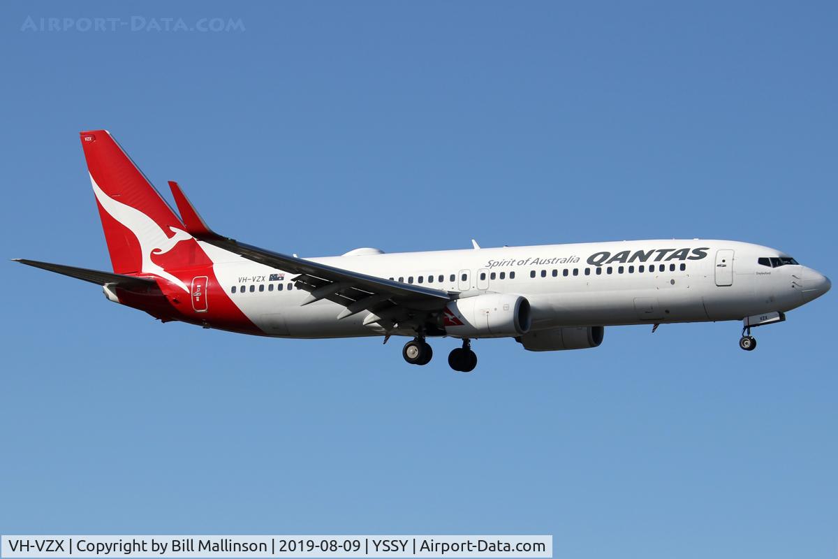 VH-VZX, 2012 Boeing 737-838 C/N 34188, finals to 2-5