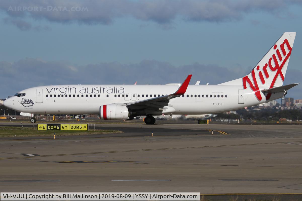 VH-VUU, 2010 Boeing 737-8FE C/N 36609, waiting for 2-5