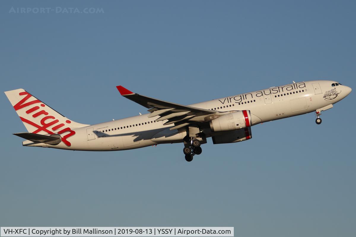 VH-XFC, 2012 Airbus A330-243 C/N 1293, off from 3-4L