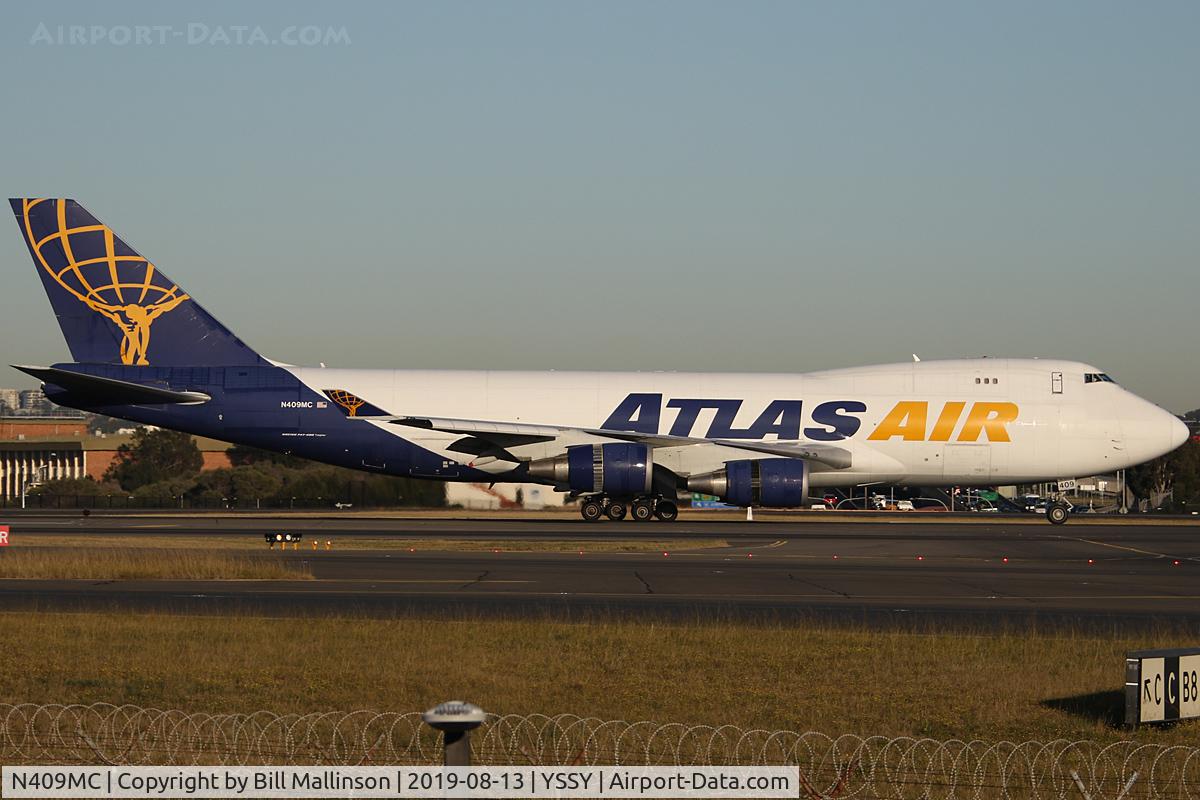 N409MC, 2000 Boeing 747-47UF C/N 30558/1242, taxiing