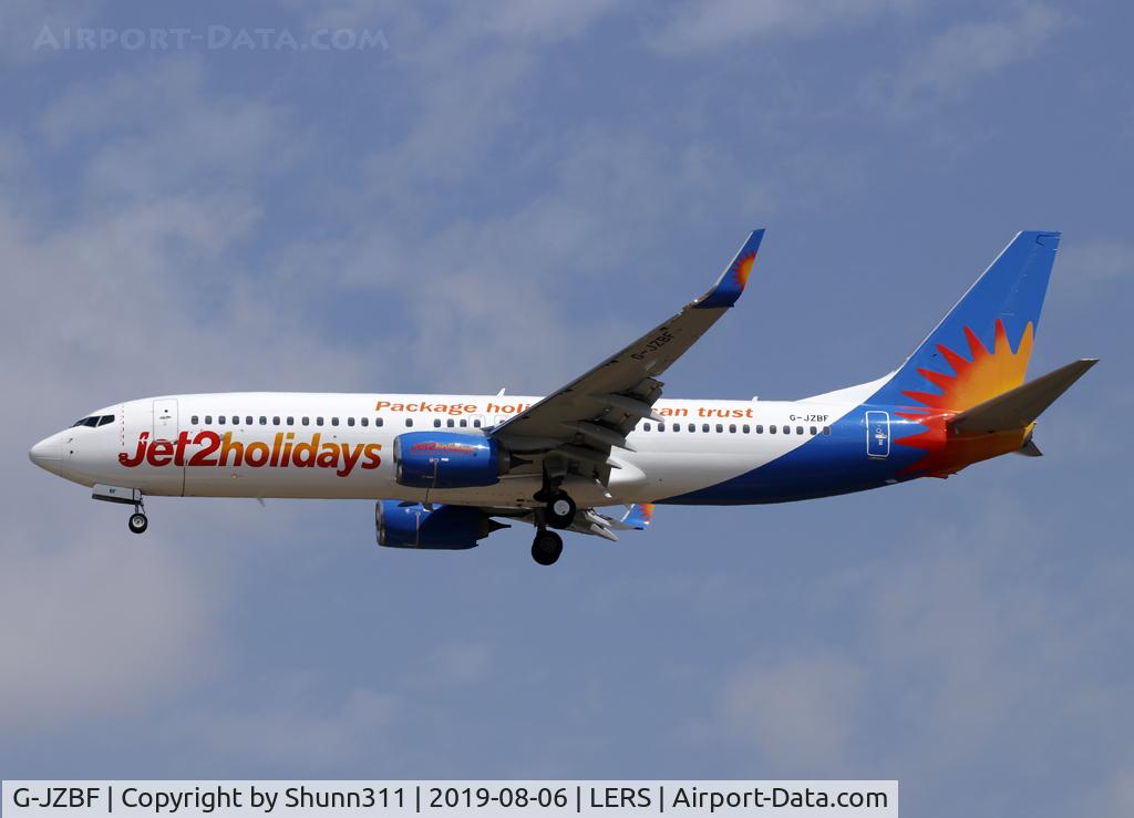 G-JZBF, 2017 Boeing 737-800 C/N 63162, Landing rwy 25...