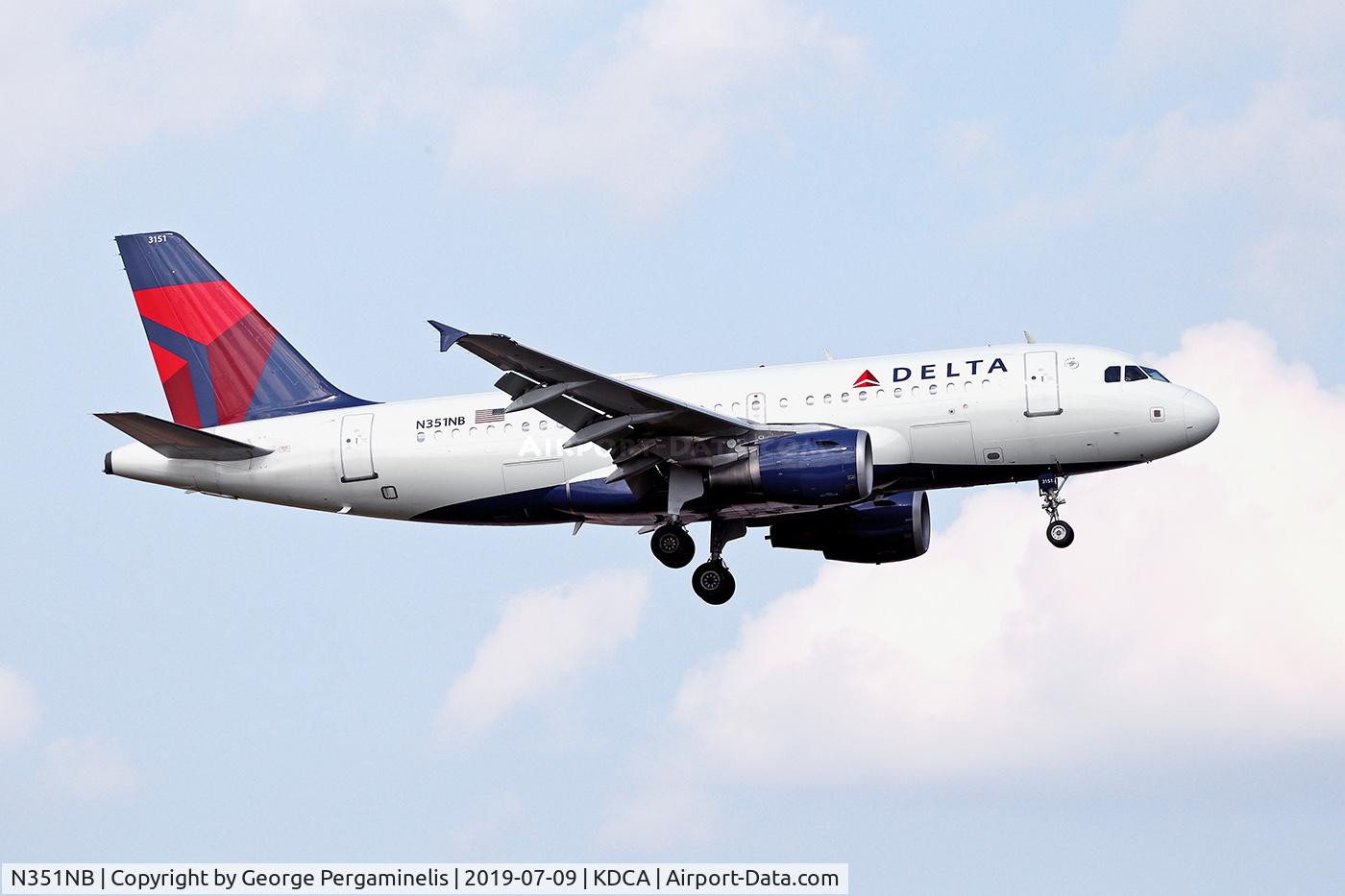 N351NB, 2002 Airbus A319-114 C/N 1820, Turning final for runway 19