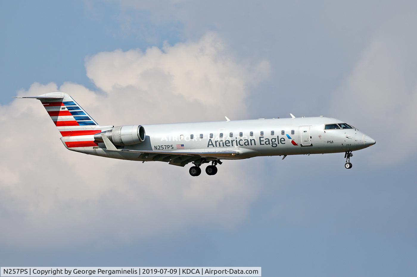 N257PS, 2004 Bombardier CRJ-200ER (CL-600-2B19) C/N 7939, Turning final for runway 19