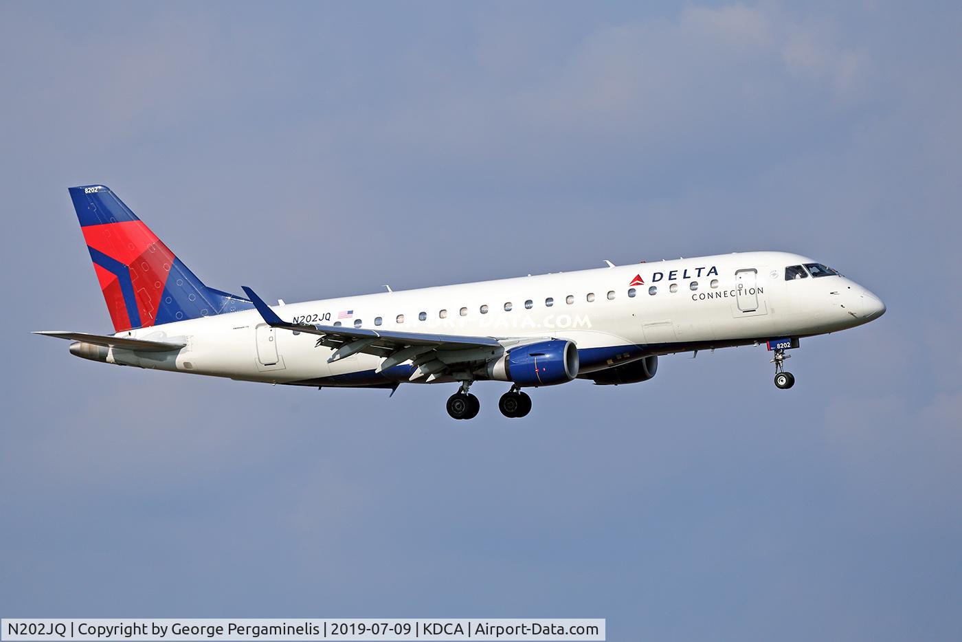 N202JQ, 2008 Embraer 175LR (ERJ-170-200LR) C/N 17000240, Turning final for runway 19