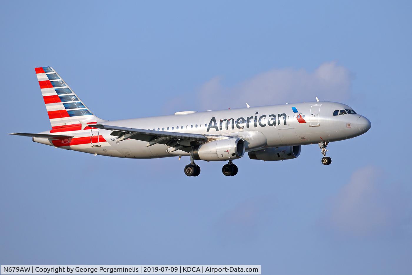 N679AW, 2005 Airbus A320-232 C/N 2613, Turning final for runway 19