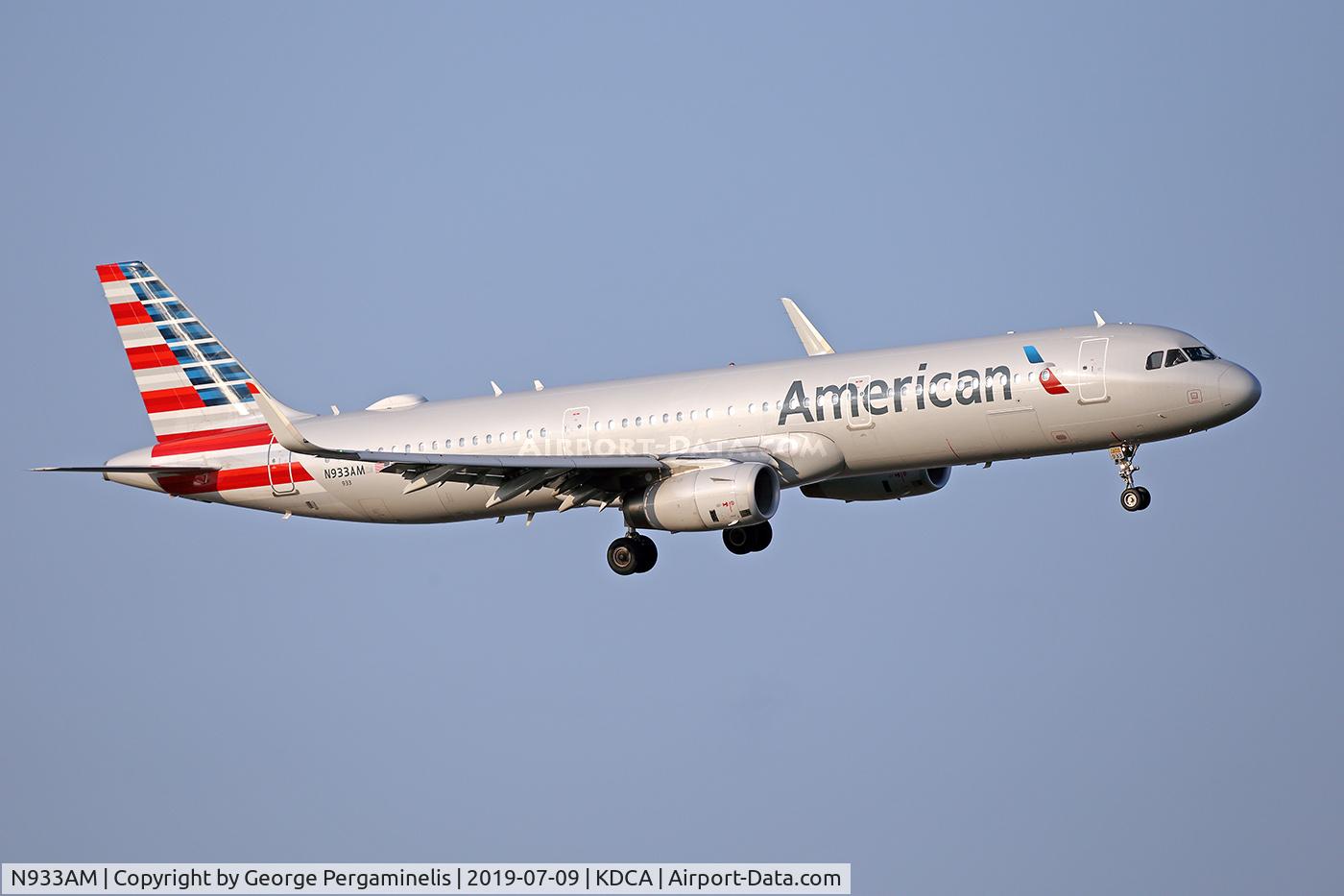 N933AM, 2017 Airbus A321-231 C/N 7564, Turning final for runway 19
