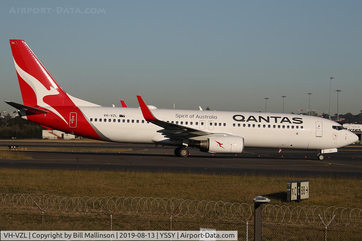 VH-VZL, 2011 Boeing 737-838 C/N 34194, taxi from 3-4L