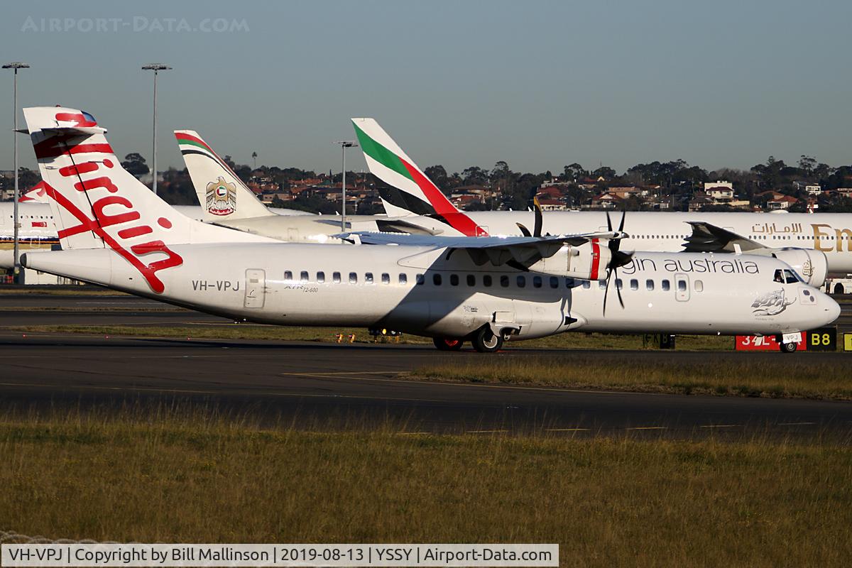 VH-VPJ, 2014 ATR 72-212A C/N 1169, taxiing