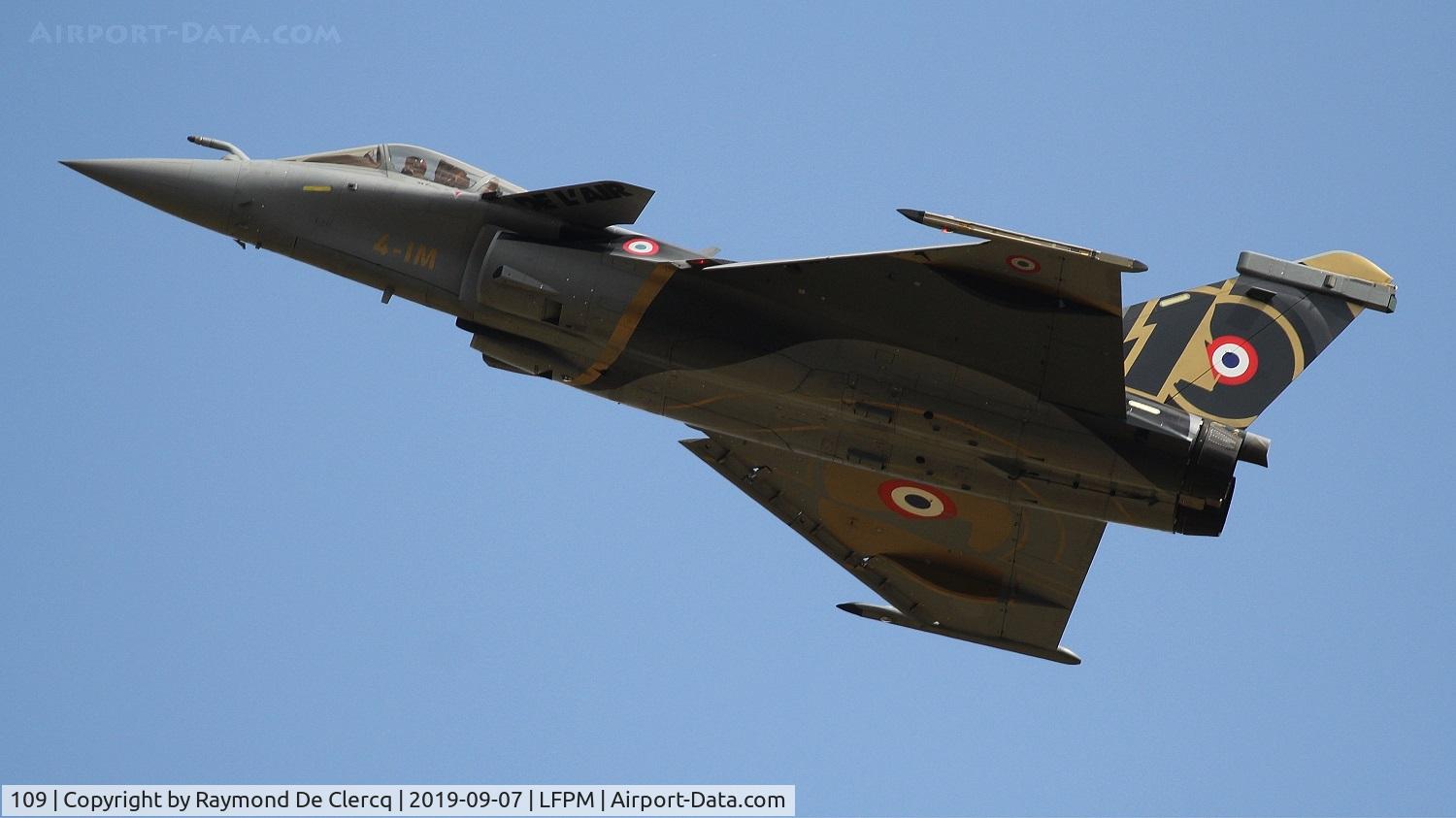 109, Dassault Rafale C C/N 109, Rafale solo display in a new special paint celebrating its 10 years.
Now with code 4-IM , at Air Legend Melun.