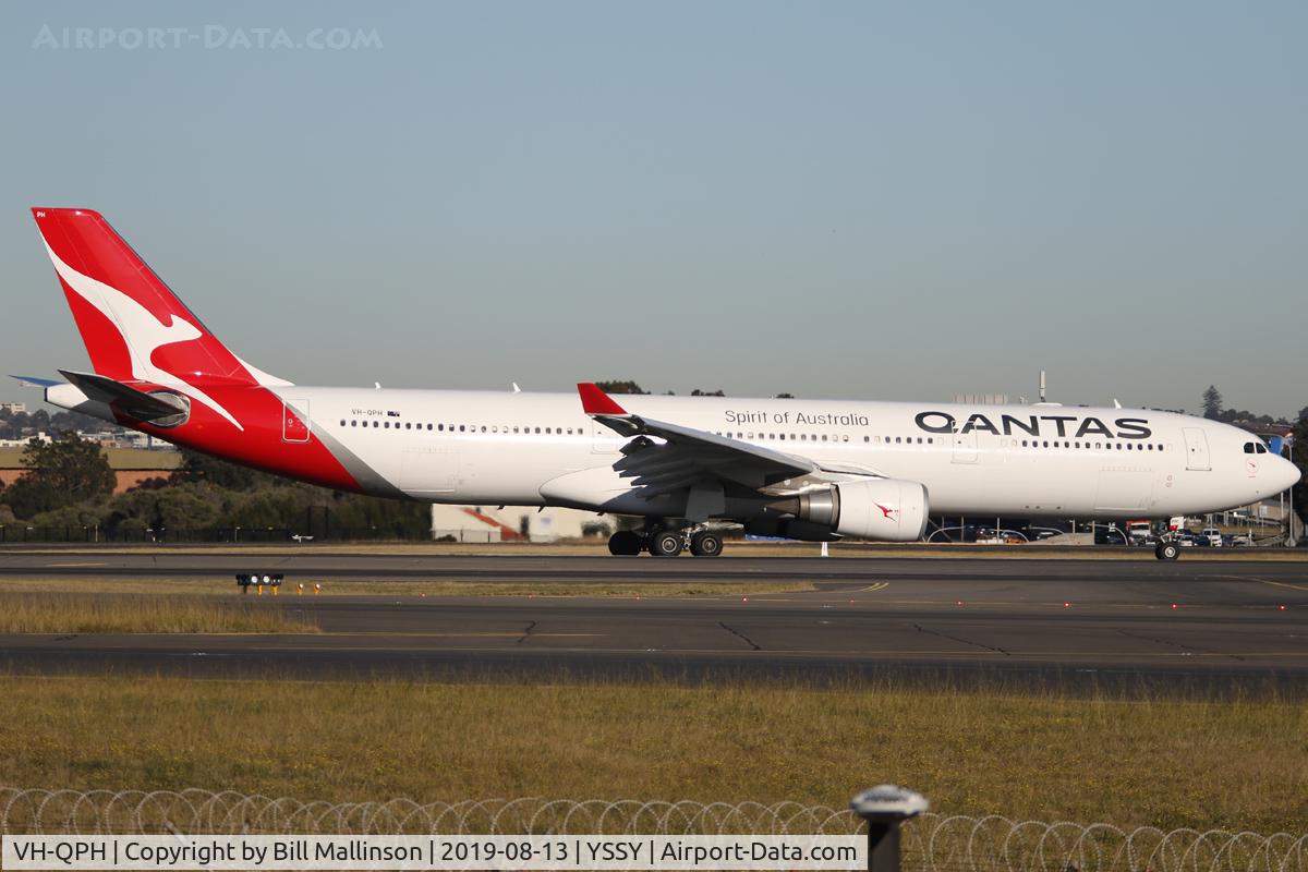 VH-QPH, 2005 Airbus A330-303 C/N 0695, taxiing from 3-4L