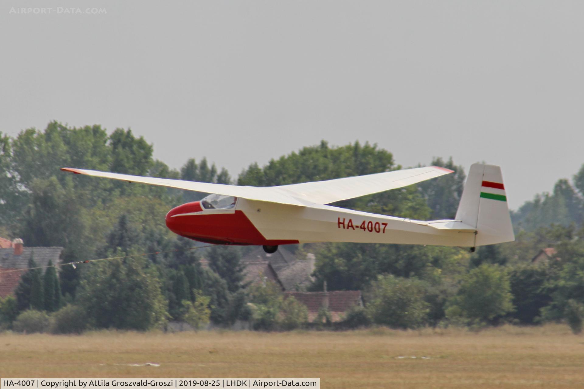 HA-4007, Schleicher K-8B C/N 8569, LHDK - Dunakeszi Airport, Hungary