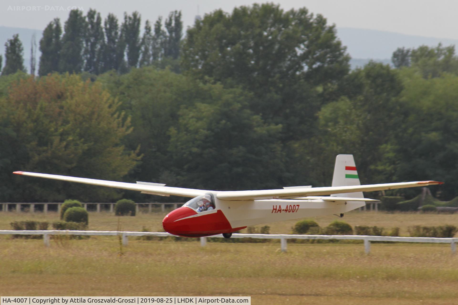 HA-4007, Schleicher K-8B C/N 8569, LHDK - Dunakeszi Airport, Hungary