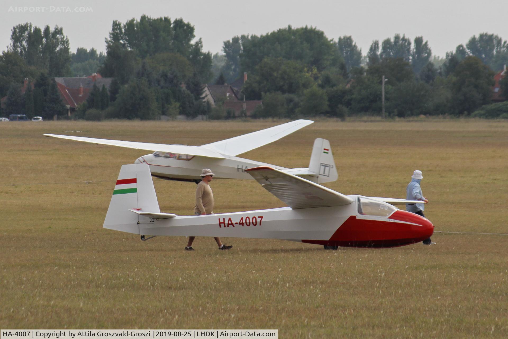 HA-4007, Schleicher K-8B C/N 8569, LHDK - Dunakeszi Airport, Hungary