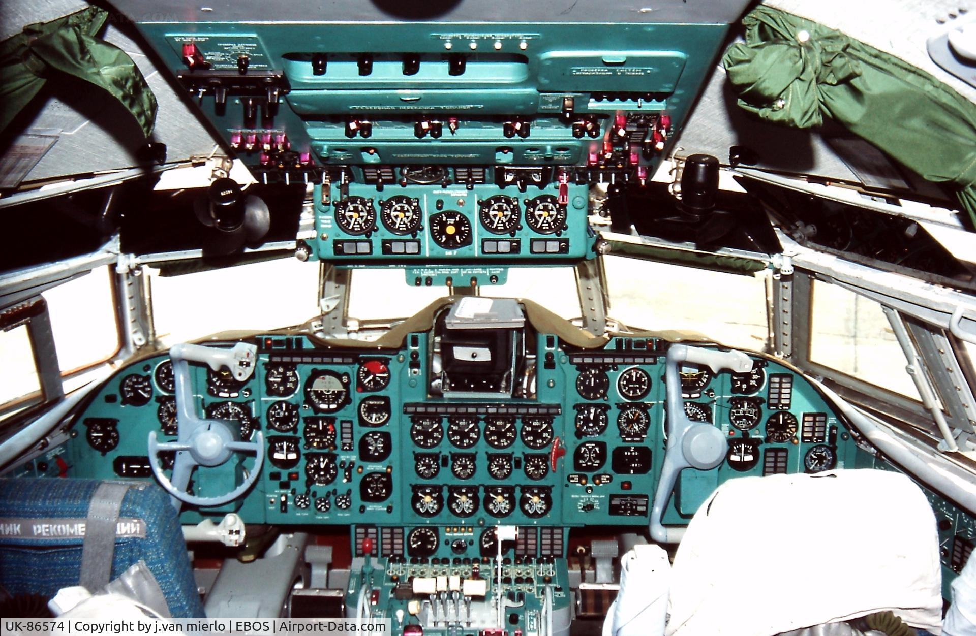 UK-86574, 1983 Ilyushin IL-62M C/N 3344833, Blue cockpit