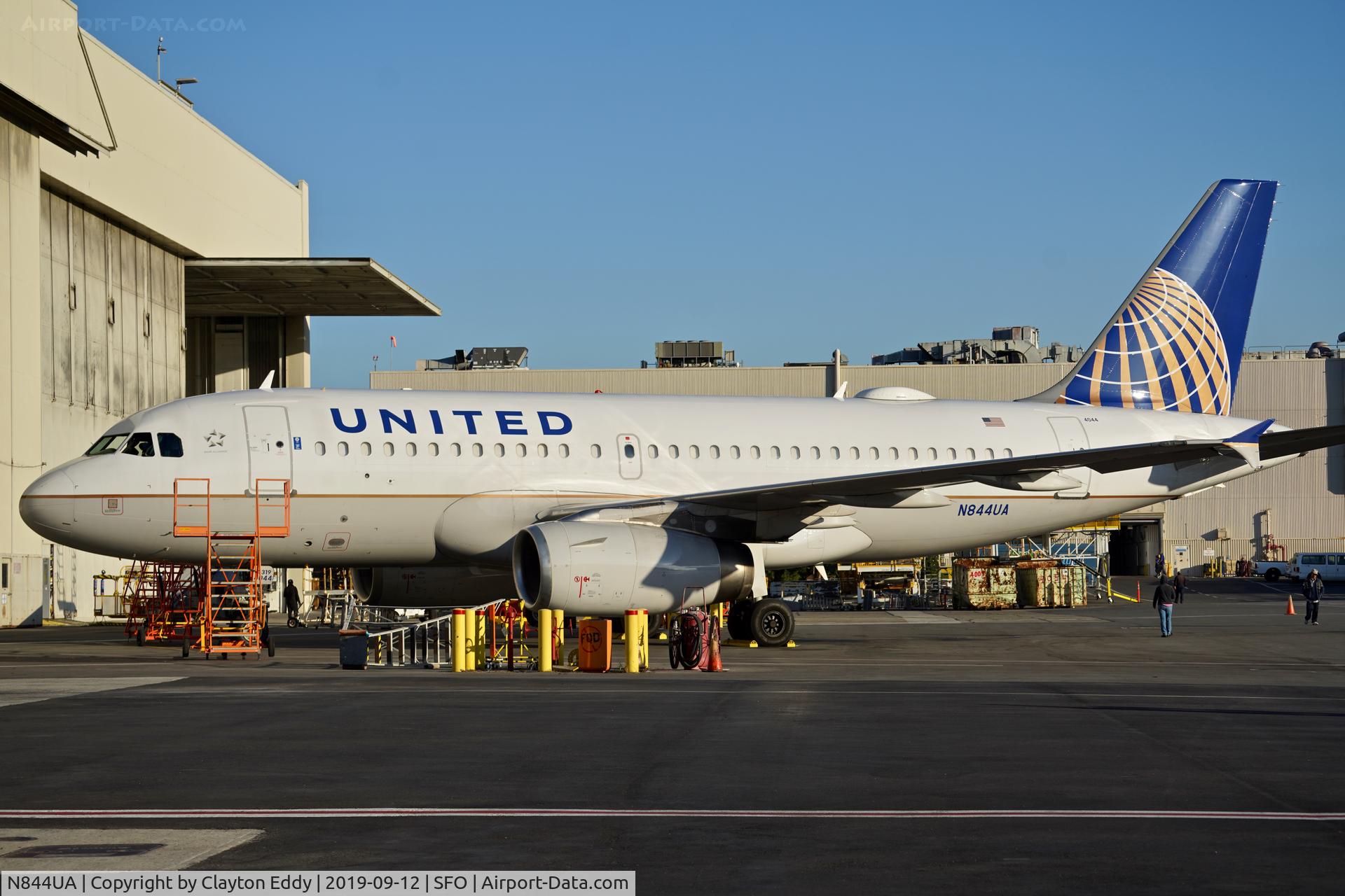 N844UA, 2001 Airbus A319-131 C/N 1581, SFO 2019.