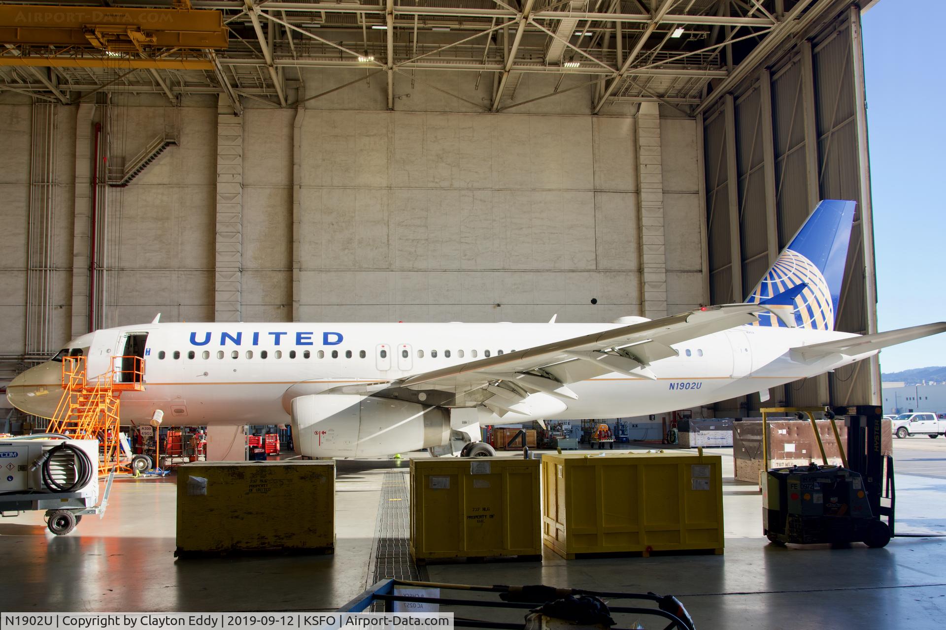 N1902U, 2006 Airbus A320-214 C/N 2714, SFO 2019.
