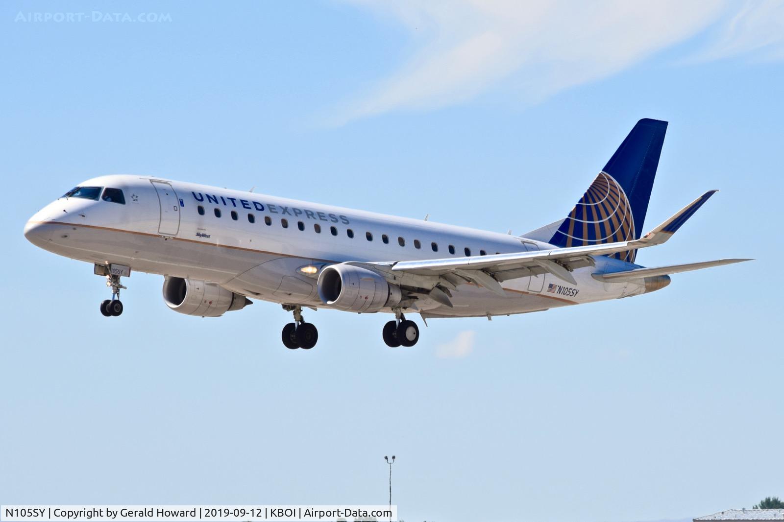 N105SY, 2014 Embraer 175LR (ERJ-170-200LR) C/N 17000395, Landing RWY 10L.