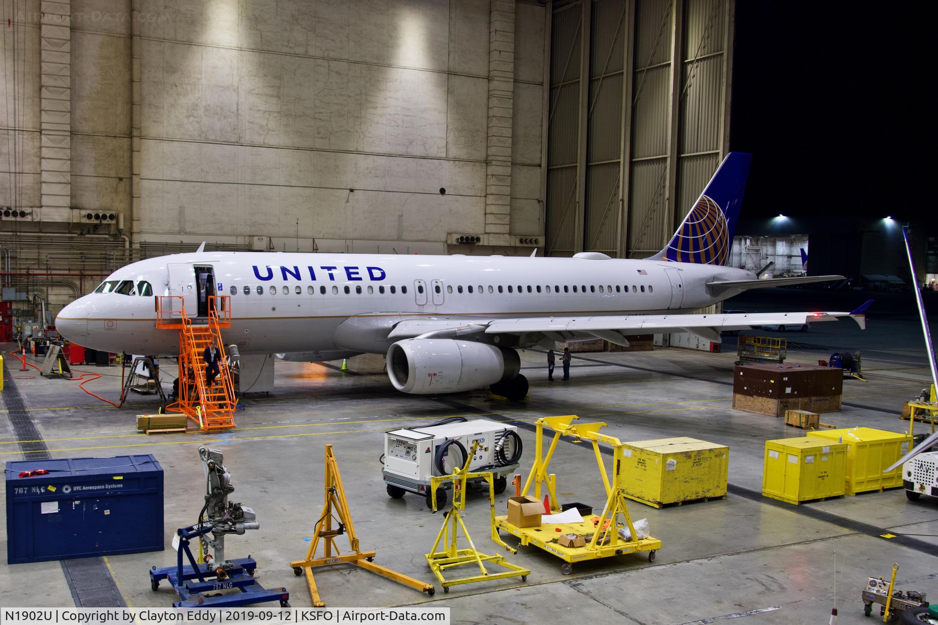 N1902U, 2006 Airbus A320-214 C/N 2714, SFO 2019.