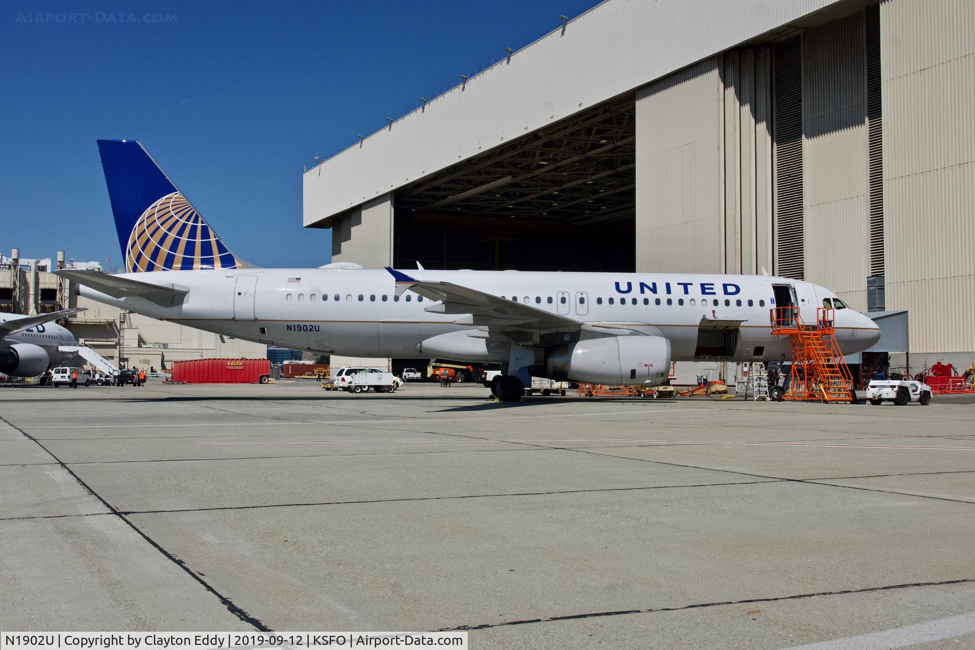 N1902U, 2006 Airbus A320-214 C/N 2714, SFO 2019.