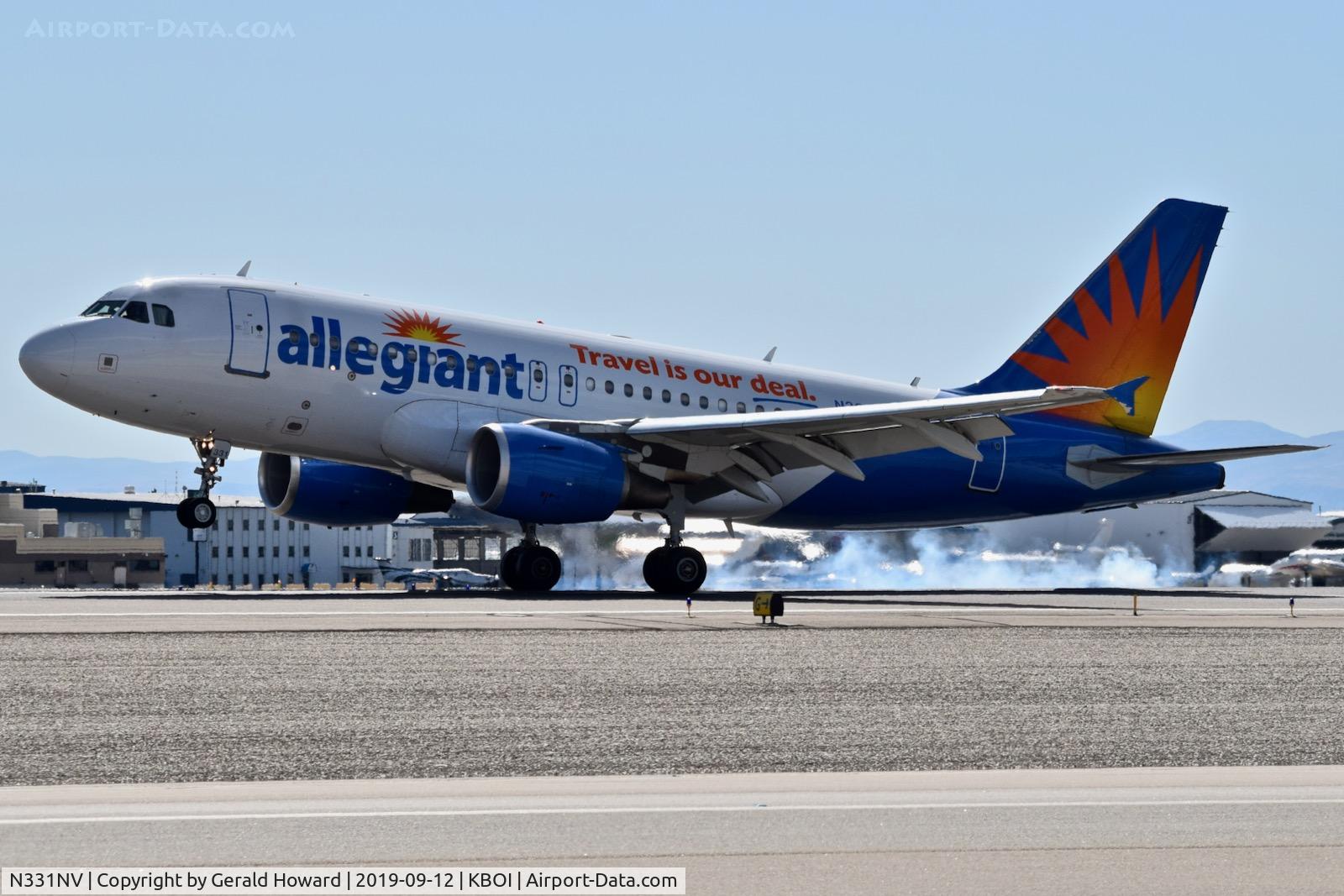 N331NV, 2005 Airbus A319-112 C/N 2625, Landing RWY 10L.