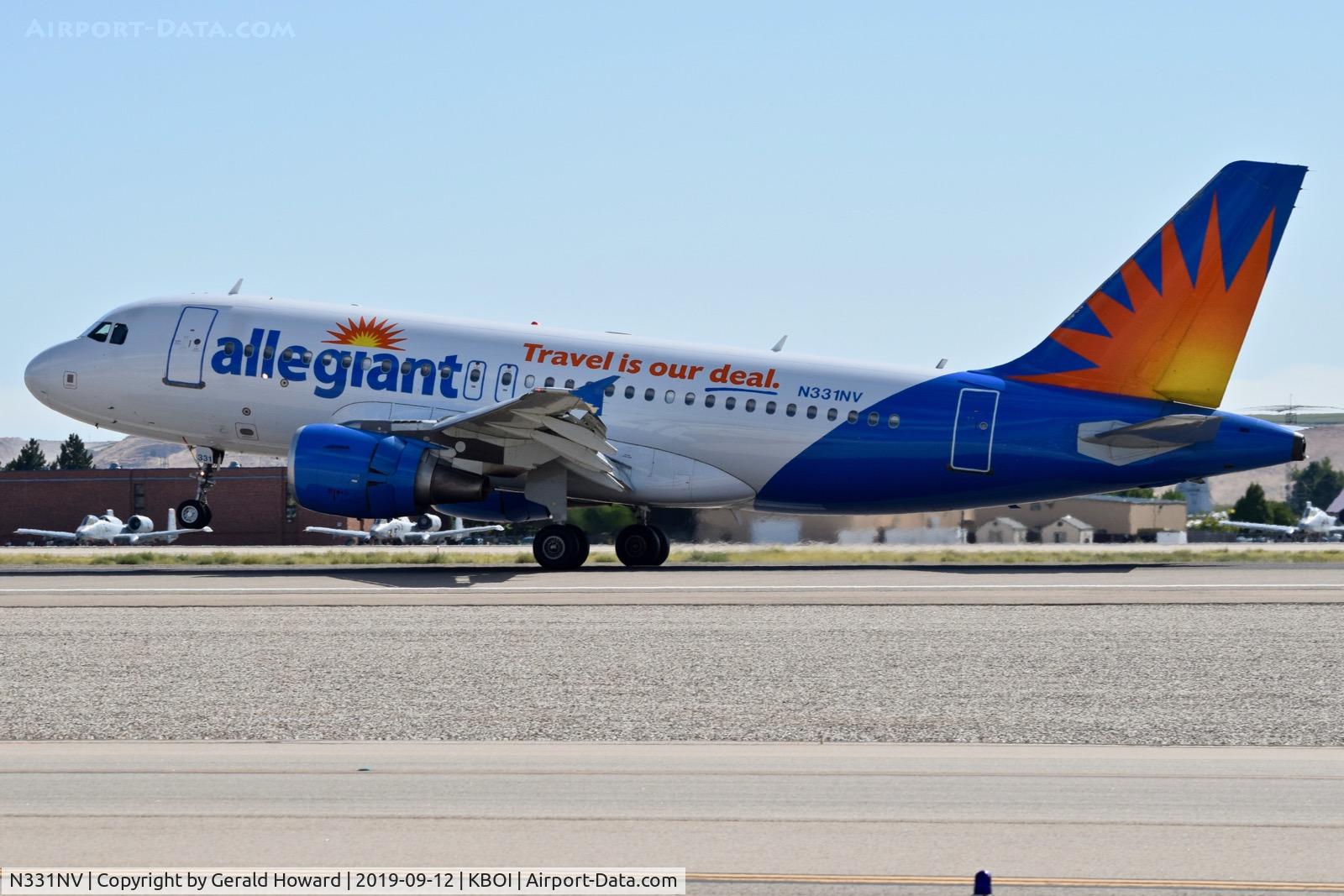 N331NV, 2005 Airbus A319-112 C/N 2625, Landing Roll out.