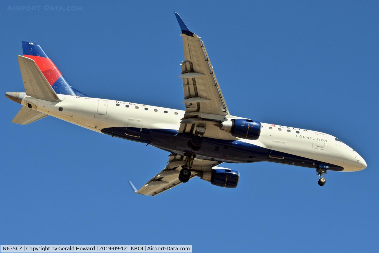 N635CZ, 2008 Embraer 175LR (ERJ-170-200LR) C/N 17000252, Landing RWY 10L.